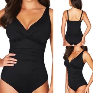 Sea Level Essentials Cross Front One Piece Swimsuit Black Women’s Size 8